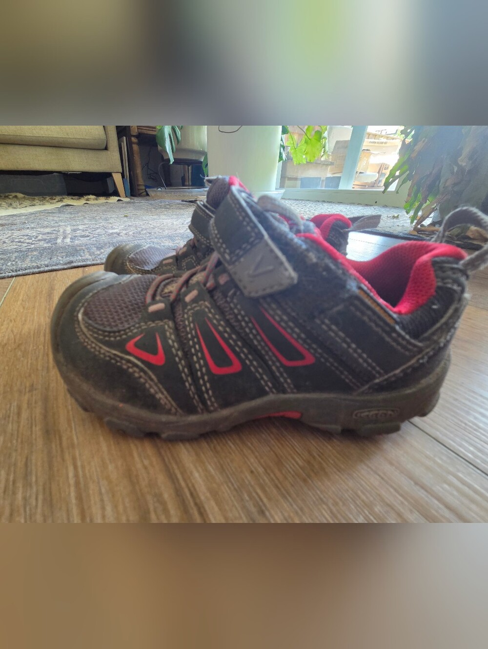KEEN Kids 10 Athletic Sneakers